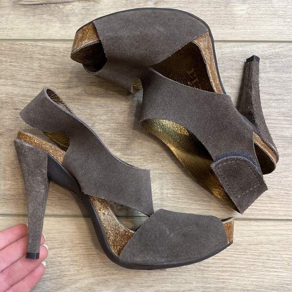 Pedro Garcia | Patty | Suede‎ Sandal Heels - Picture 6 of 9